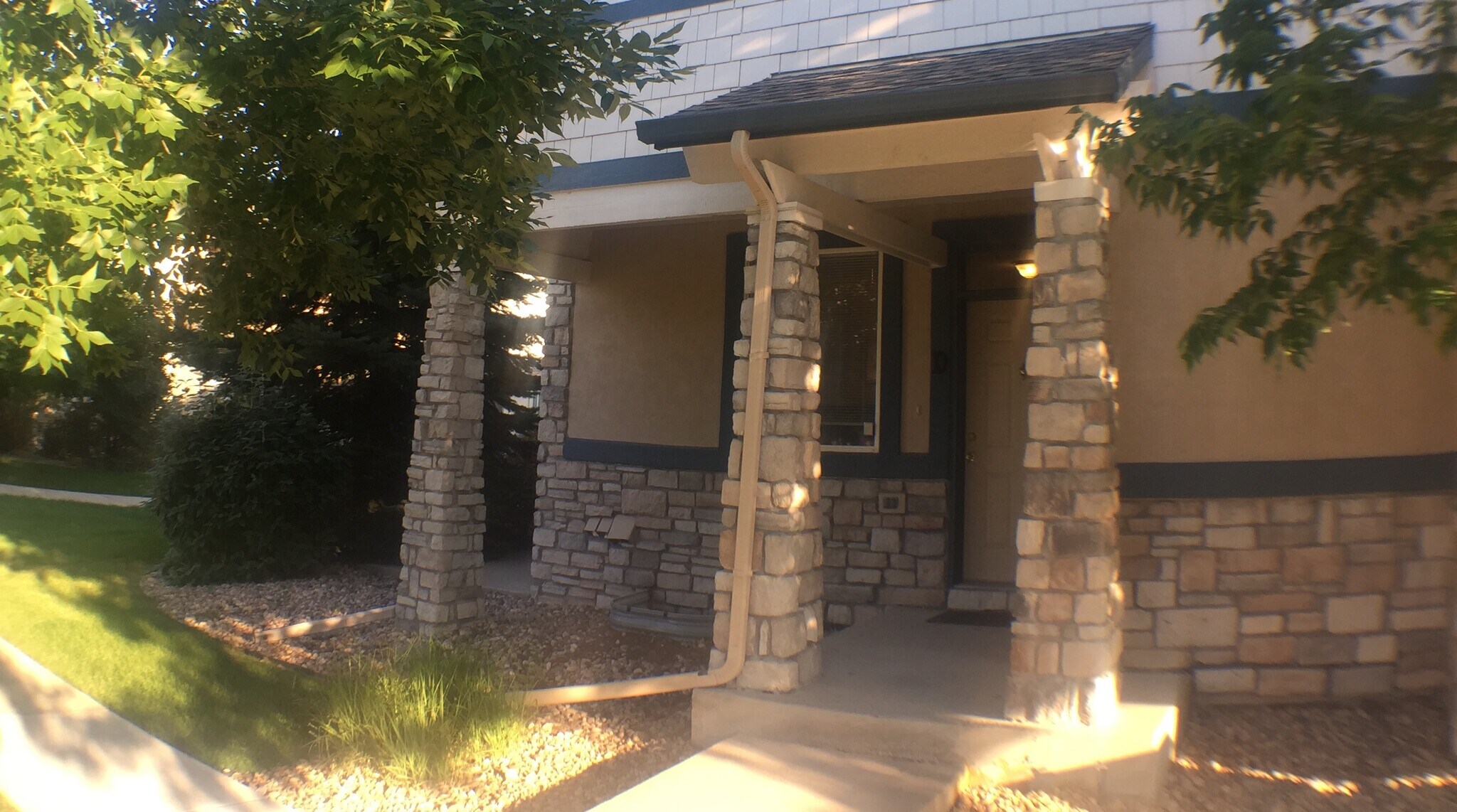 Building Photo - 2850 Kansas Dr Unit D
