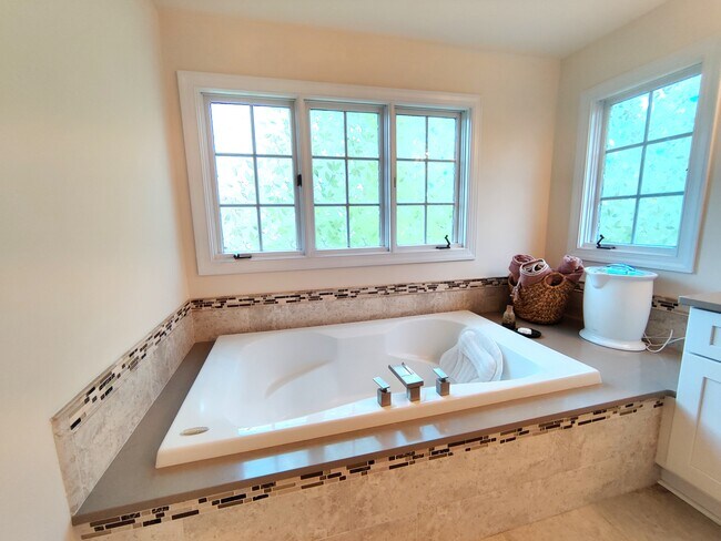 Building Photo - 7500 Tahoe Ct