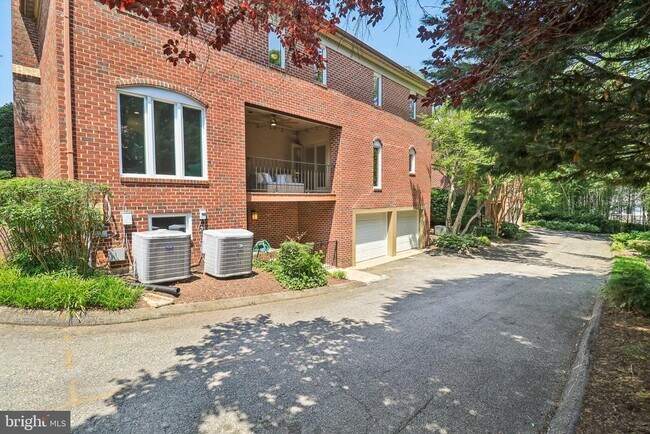 Building Photo - 3233 Ellicott St NW