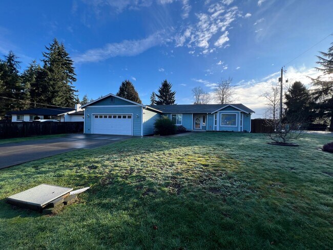 Building Photo - Price Drop to 3250!-Exceptional 2200 sq ft Three Bedroom 2 Bath Rambler in Fed Way - with A/C