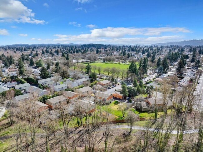 Building Photo - Portsmouth Community! Move in Special 55in Flat Screen TV!!