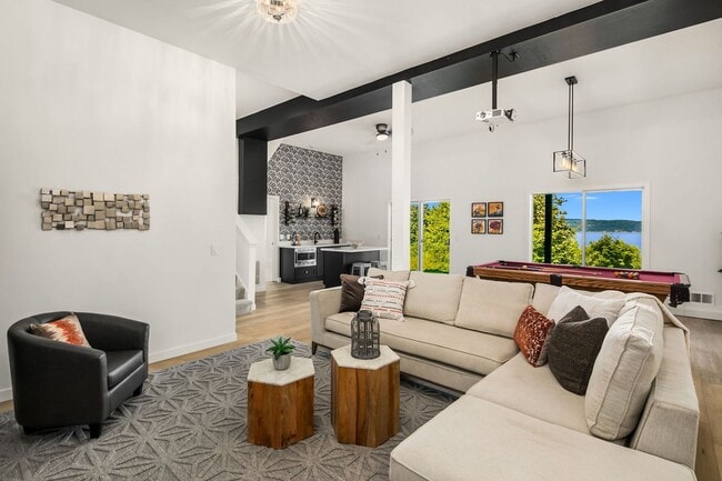 Building Photo - Beautiful Home in Mukilteo with Panoramic ...