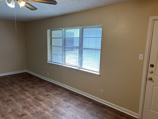 Building Photo - 505 Cardinal Ave