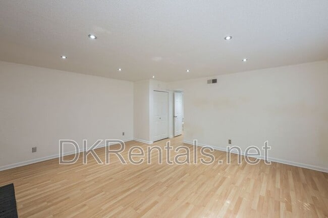 Building Photo - 9070 Cobbler Ct