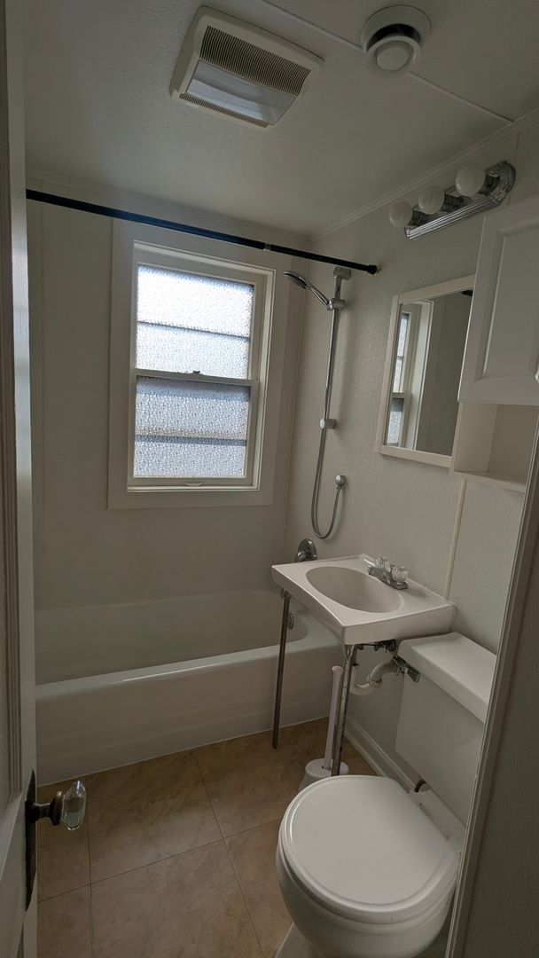 Building Photo - 1268 Clifton Prado