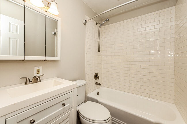 Building Photo - 1240 Berwald Dr
