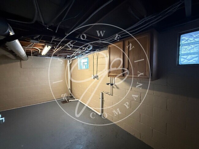 Building Photo - 2037 Berdan Ave