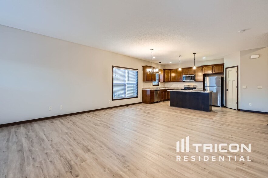 Building Photo - 1074 Landings Ln