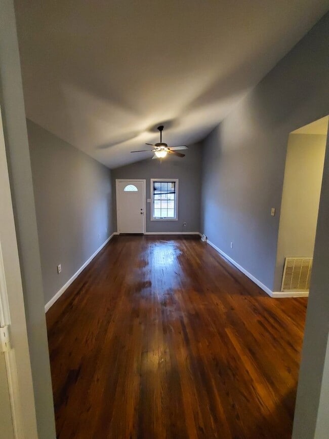 Building Photo - 3 bed 1 bath