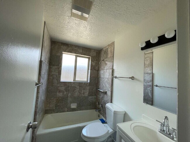 Building Photo - 510 E 500 S