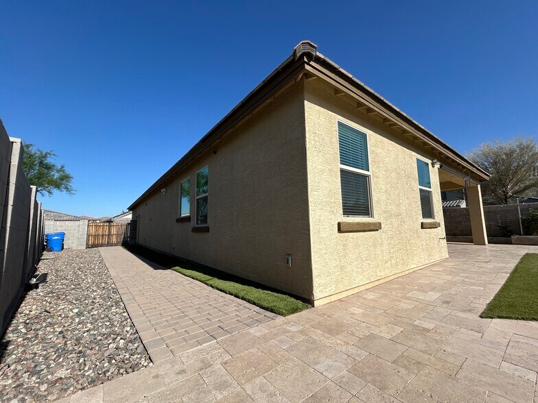 Building Photo - 7930 S 24th Way