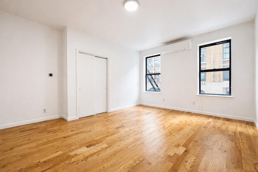 Building Photo - 346 W 52nd St