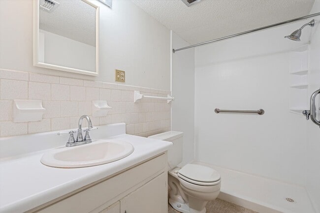 Building Photo - SPANISH VILLA CONDOMINIUM