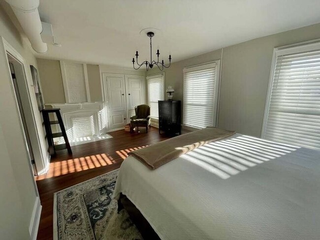 Building Photo - 160 1/2 W Mound St