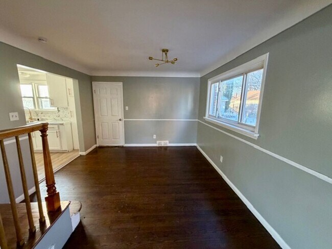 Building Photo - Three bedroom One and a half bath Brick Colonial home for lease