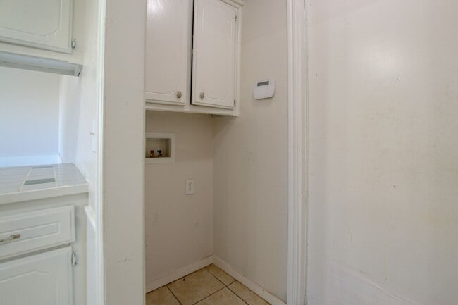 Building Photo - 224 S Bouziden Dr