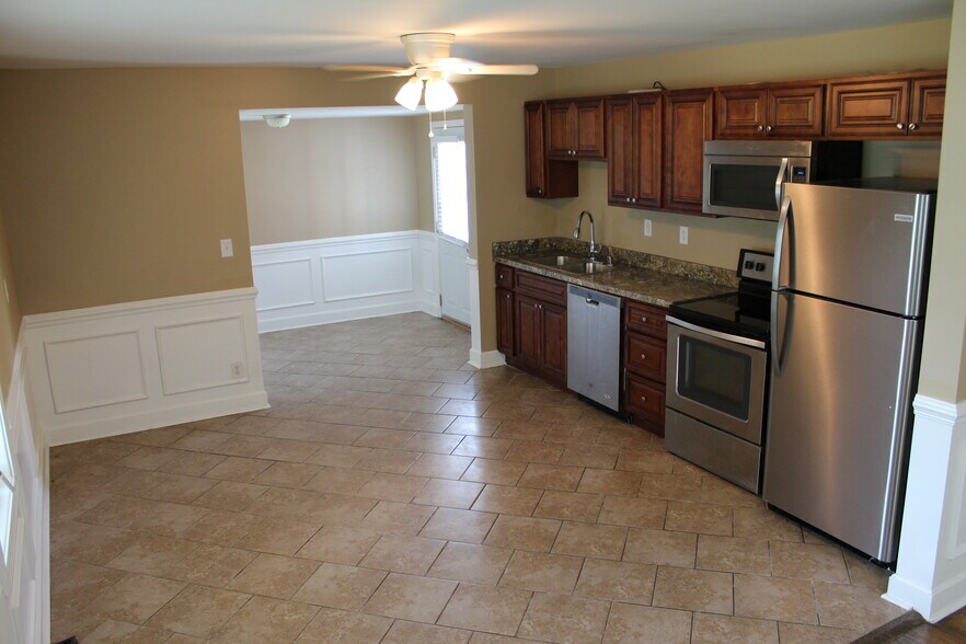 Building Photo - 2124 Ronnie Ave