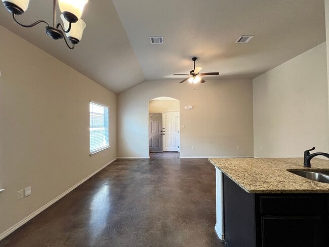 Building Photo - Luxury 3/2 duplex in NBTX