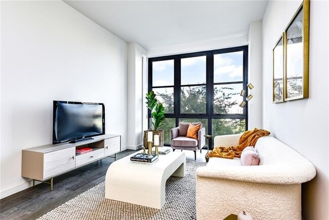 Building Photo - 800 Embassy Dr