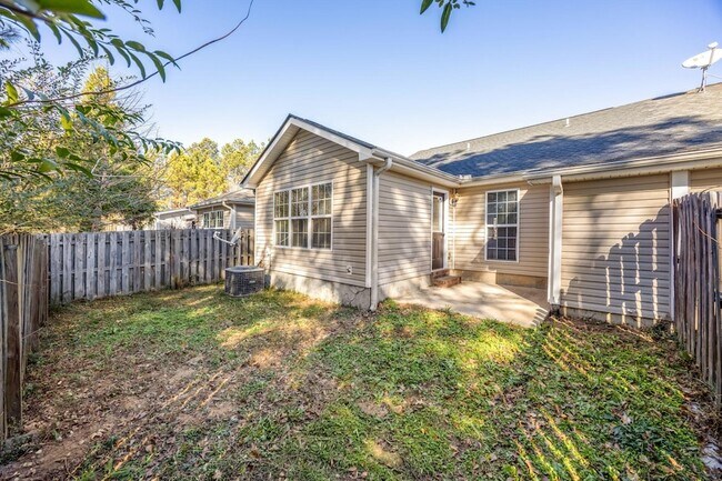 Building Photo - 638 Goodale Ln