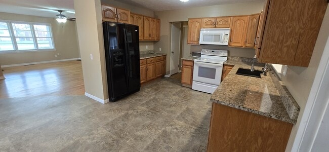 Building Photo - 801 N Ohio St