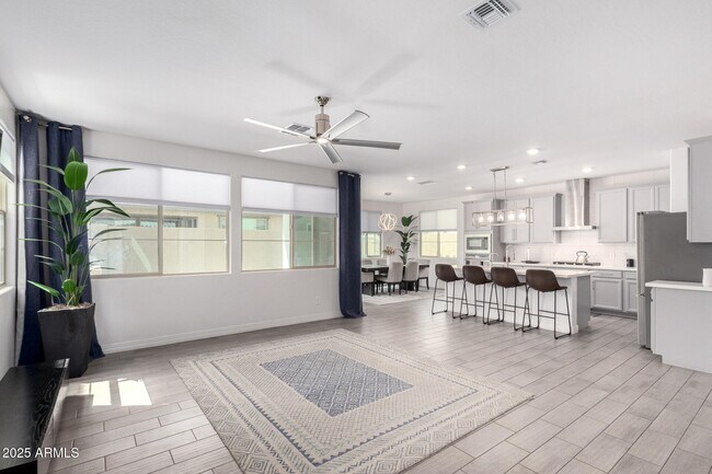 Building Photo - 10029 E Tahoe Ave