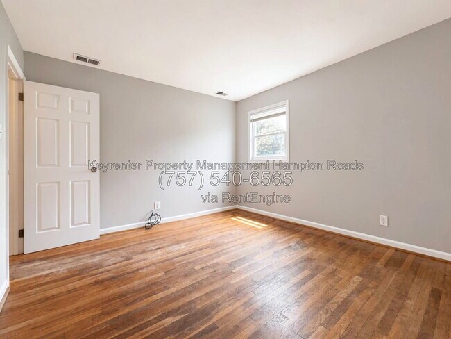 Building Photo - 711 Marcus St