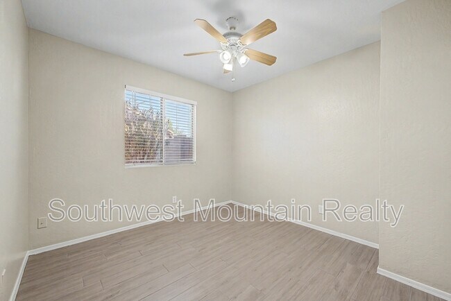 Building Photo - 2272 E Remington Pl