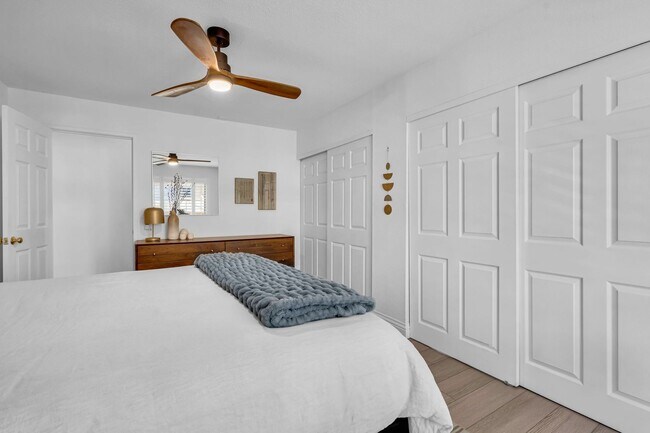 Building Photo - Luxe 1 BR Adam's Point Condo Available Now