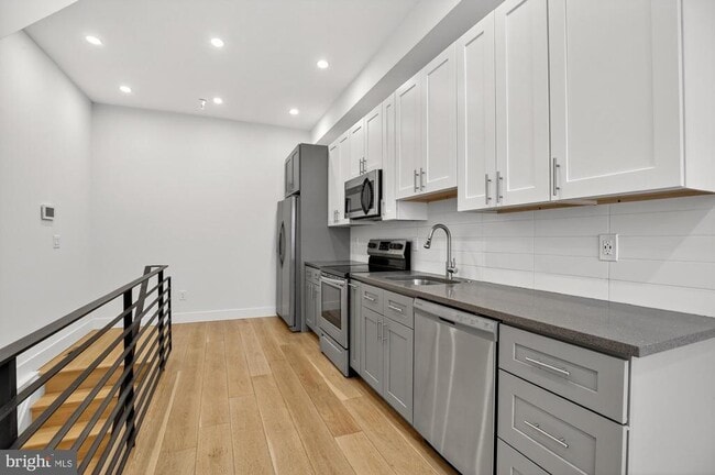 Building Photo - 1702 Point Breeze Ave