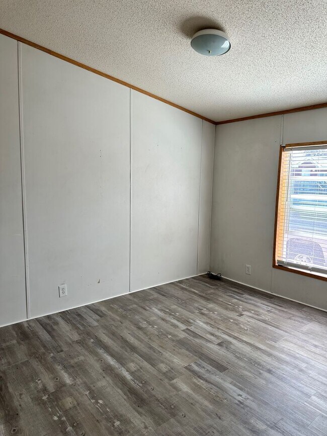 Building Photo - 119 Silver Maple Dr