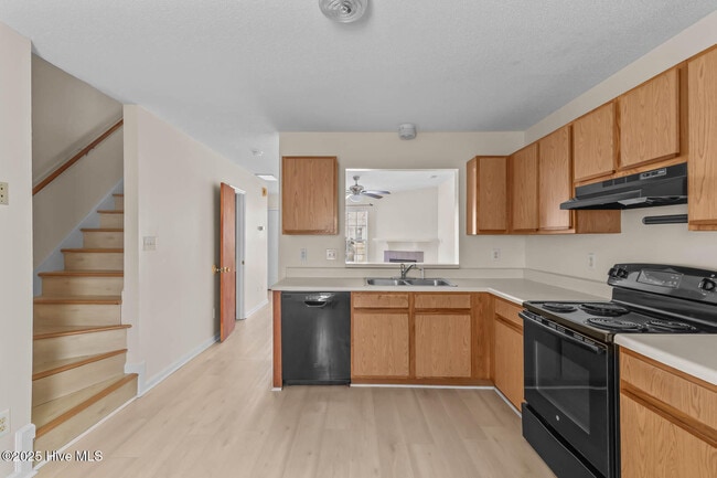 Building Photo - 1144 Pueblo Dr