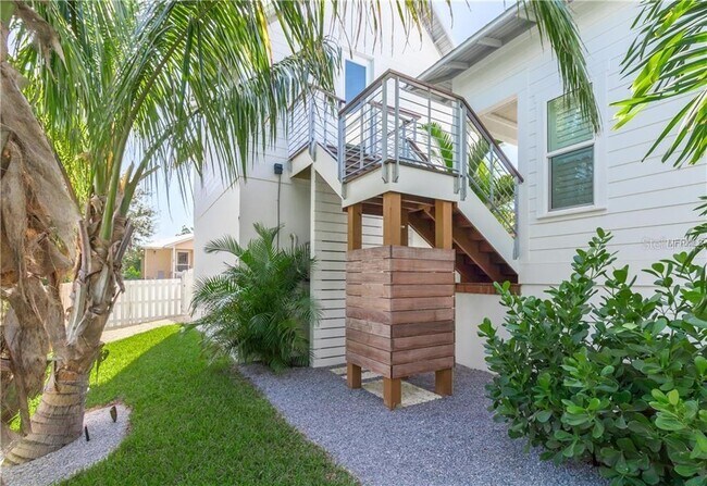 Building Photo - 580 Broadway St