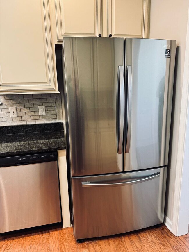 Building Photo - South AVL - Well Kept, Large Home with Garage