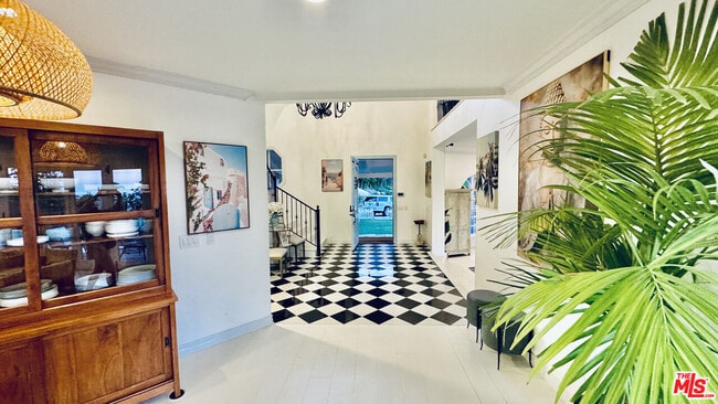 Building Photo - 1423 Floresta Pl