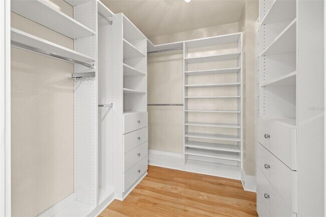 Building Photo - 1208 E Kennedy Blvd