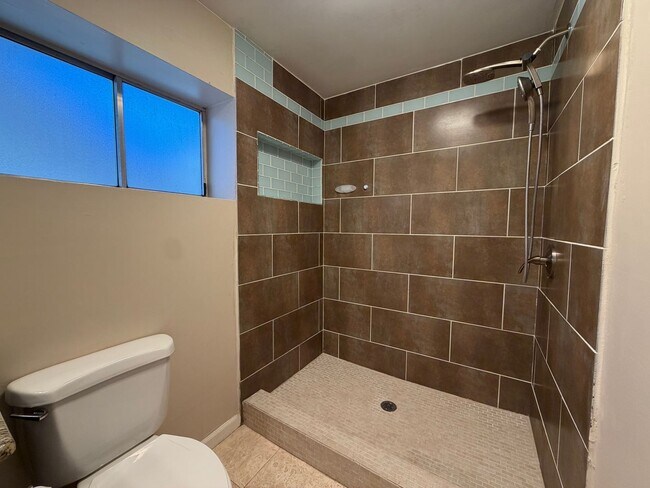 Building Photo - CHARMING HOME FOR RENT IN DOWNTOWN ST. GEORGE!