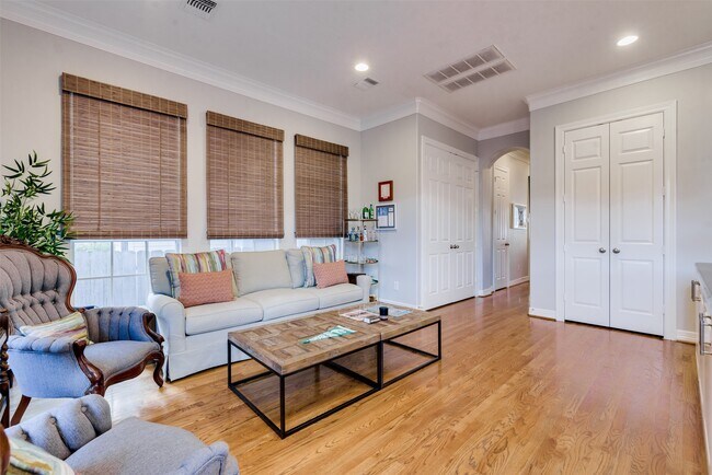 Building Photo - 1504 W 23rd St