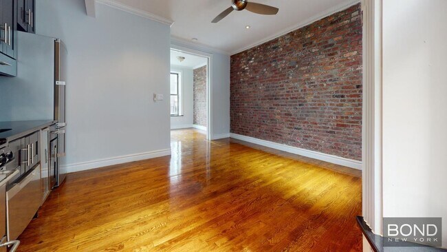 Building Photo - 432 E 13th St