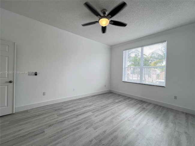 Building Photo - 725 NW 156th Ave