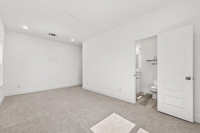 Building Photo - 5304 Lynnfield St