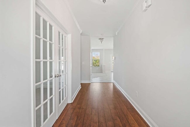 Building Photo - Welcome Home: Spacious 3-Bedroom Retreat i...