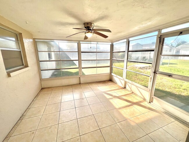 Building Photo - Updated 3BD/2BTH Home on Corner Lot