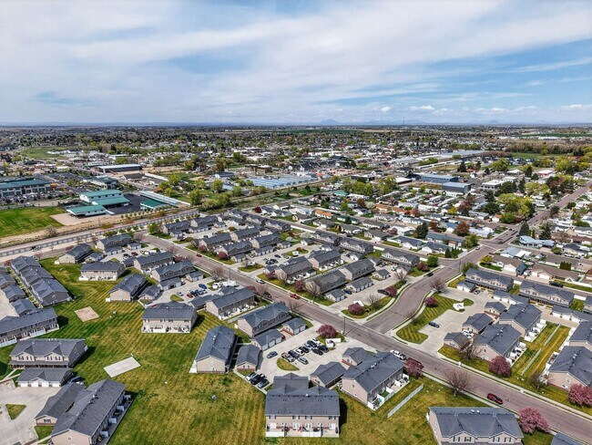 Building Photo - Must-See Apartment in Pheasant Ridge  Pocatello!