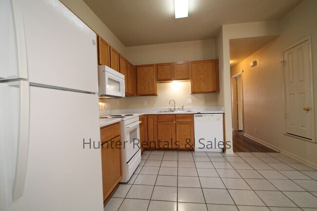 Building Photo - 5203 Daybreak Dr