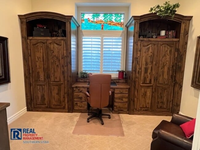 Building Photo - Fully Furnished Home