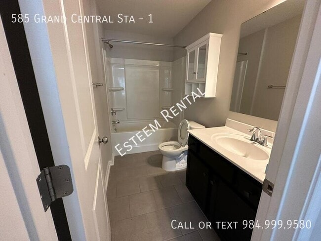 Building Photo - 585 Grand Central Sta
