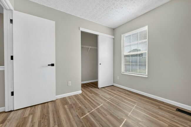 Building Photo - 8472 Kingsley Dr