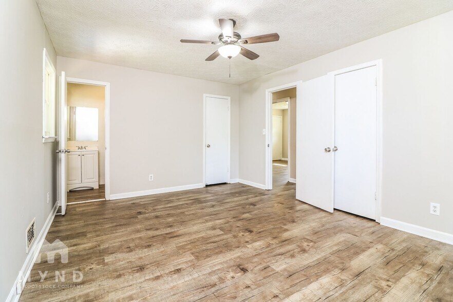 Building Photo - 3179 Robin Hood Ln