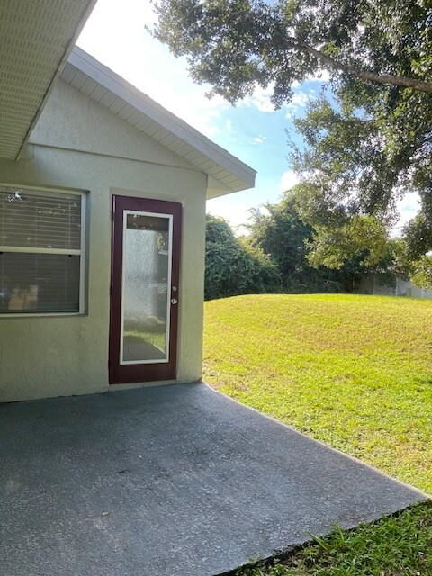 Building Photo - 1692 Whipple Dr